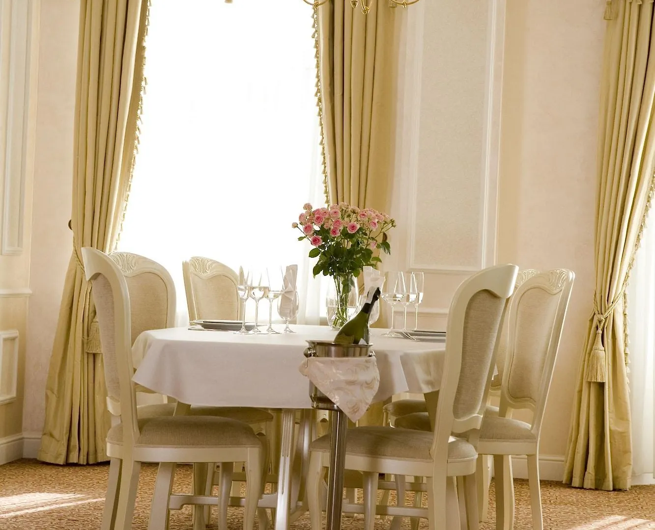 Europe Hotel Minsk 5*,  Wit-Rusland